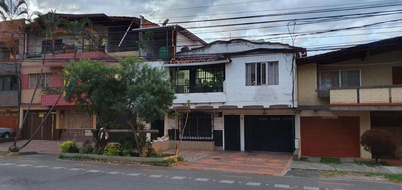 Hostel Metro Floresta Alojamiento Medellín Eksteriør bilde