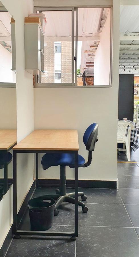 Hostel Metro Floresta Alojamiento Medellín Eksteriør bilde