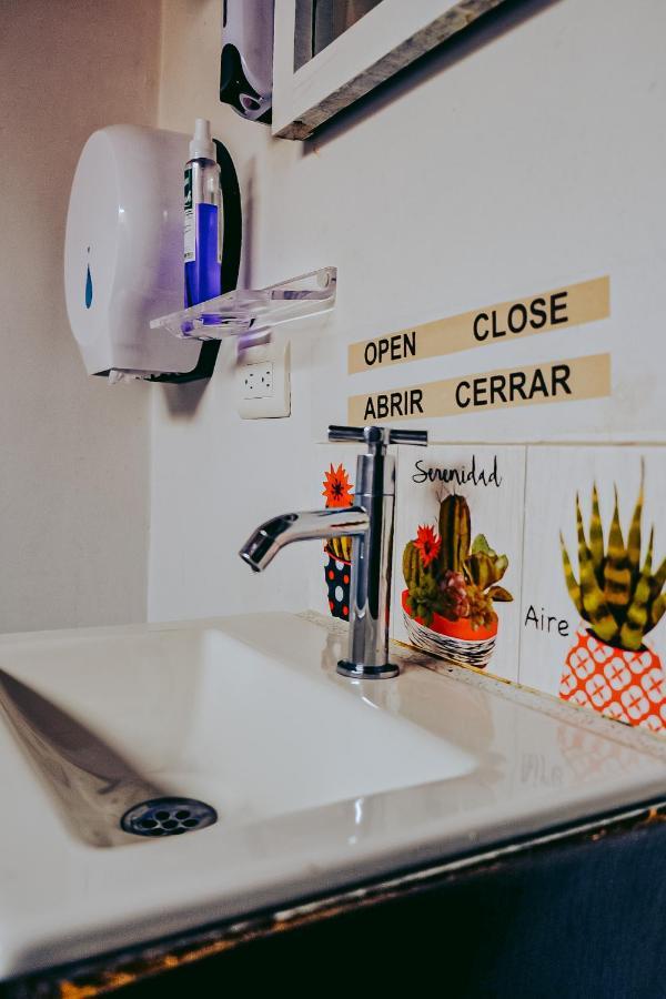 Hostel Metro Floresta Alojamiento Medellín Eksteriør bilde