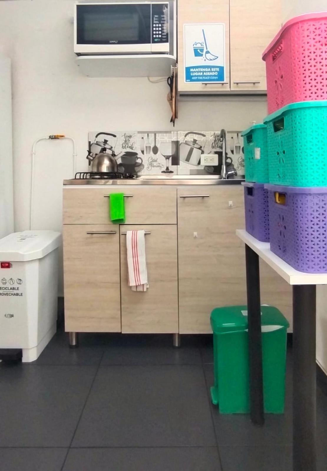 Hostel Metro Floresta Alojamiento Medellín Eksteriør bilde
