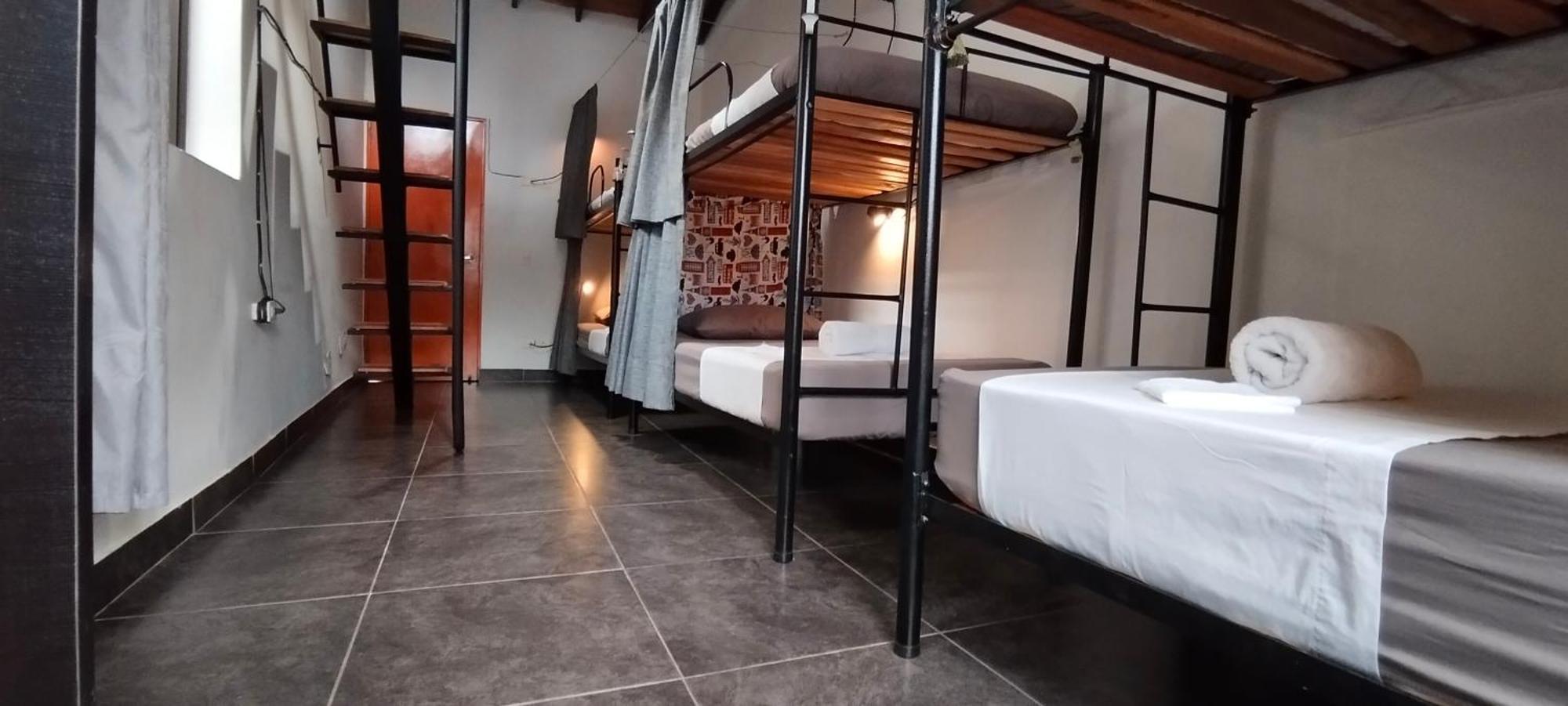 Hostel Metro Floresta Alojamiento Medellín Eksteriør bilde