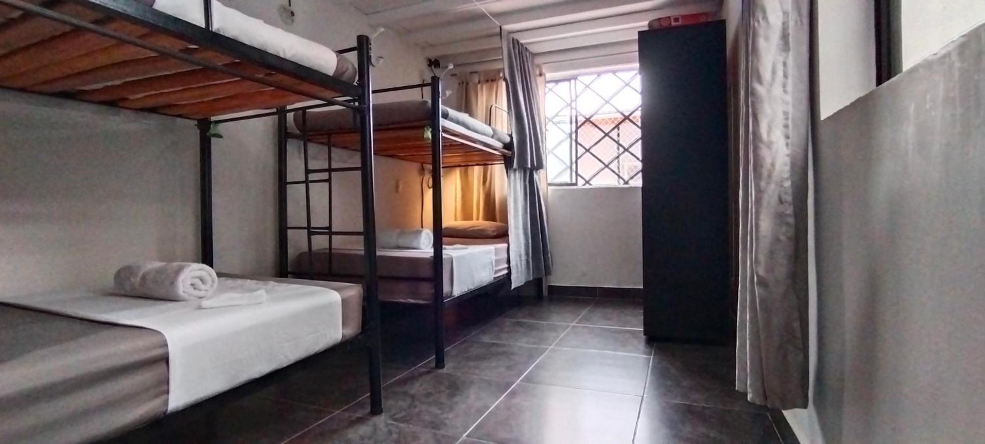 Hostel Metro Floresta Alojamiento Medellín Eksteriør bilde