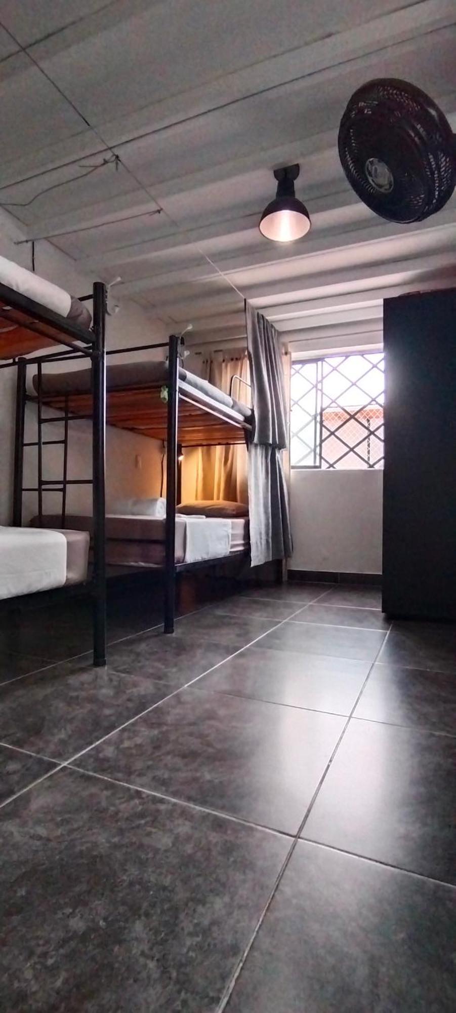 Hostel Metro Floresta Alojamiento Medellín Eksteriør bilde