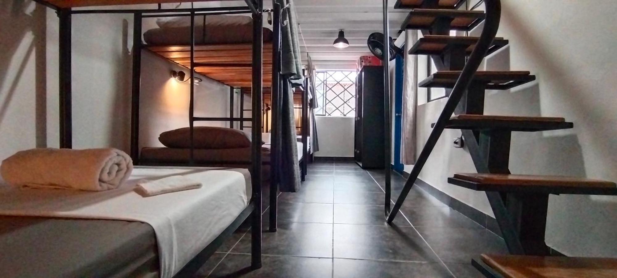 Hostel Metro Floresta Alojamiento Medellín Eksteriør bilde