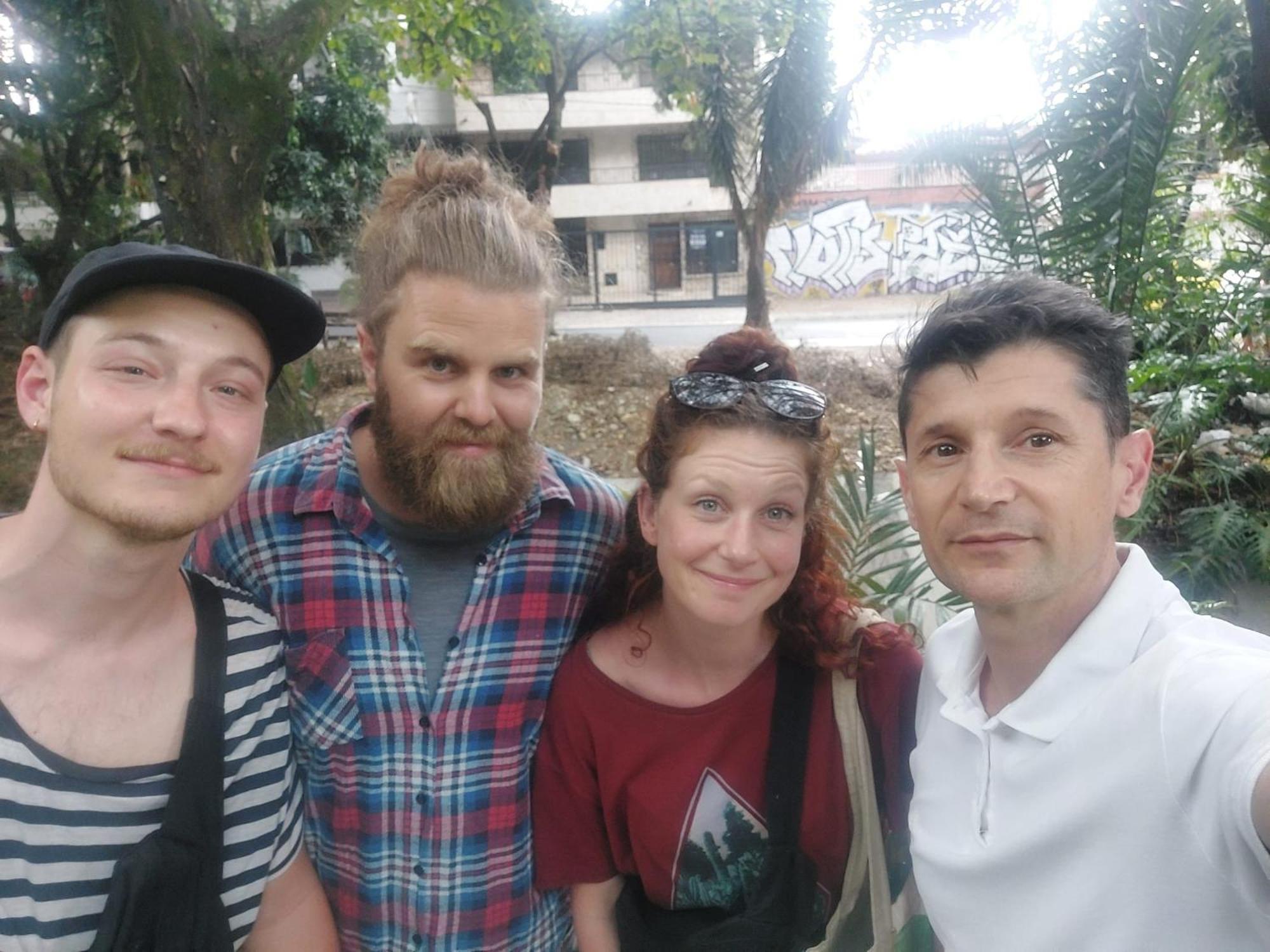Hostel Metro Floresta Alojamiento Medellín Eksteriør bilde