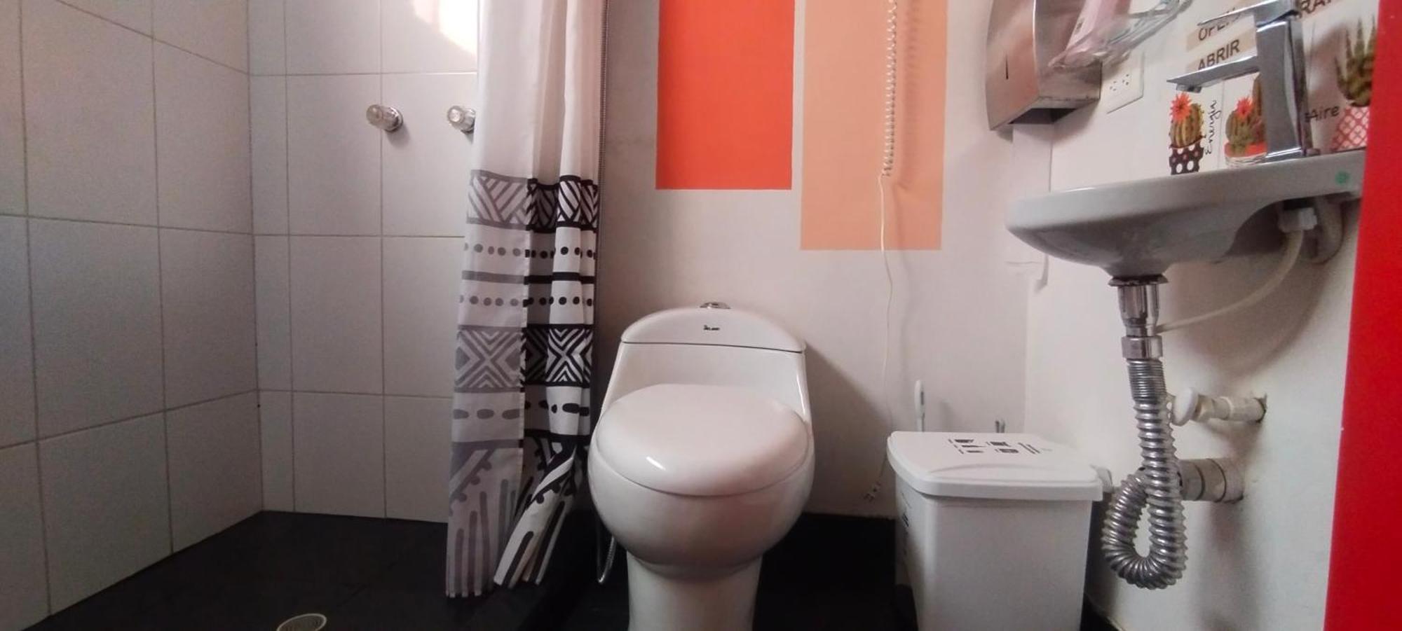 Hostel Metro Floresta Alojamiento Medellín Eksteriør bilde